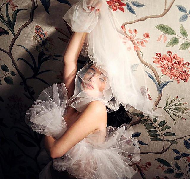 Латекс и атлас: 17-летняя дочь Беллуччи и Касселя будоражит воображение в новом фотосете