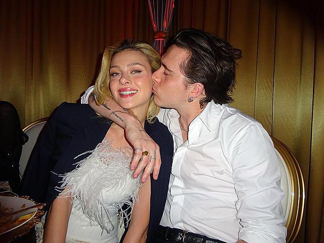 Платье от Valentino и море охраны: стали известны детали роскошной свадьбы сына Виктории Бекхэм и его невесты-модели