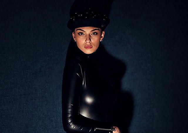 Латекс и атлас: 17-летняя дочь Беллуччи и Касселя будоражит воображение в новом фотосете