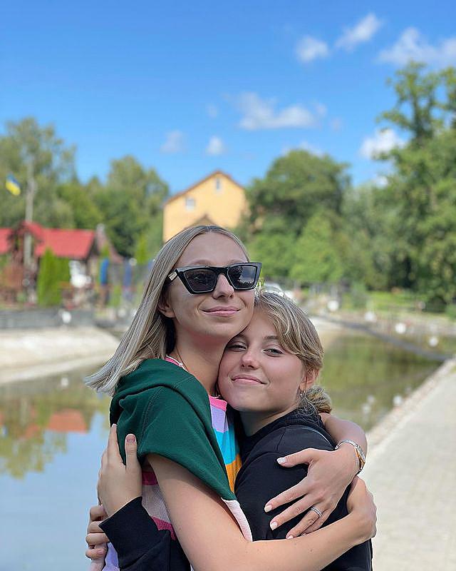 Молода дружина Віктора Павліка розповіла про неприємності: "вийду на зв'язок пізніше"