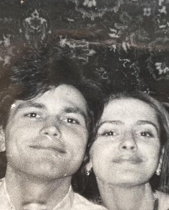 Такие молоденькие! Сумская очаровала романтикой с мужем на фото 25-летней давности в Новый год