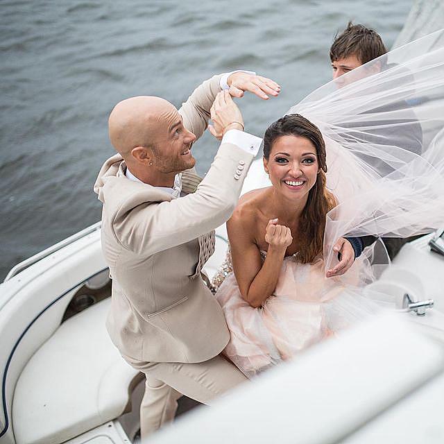 Дружина Ями в річницю весілля згадала про інцидент на торжестві: розсік лоб об багажник