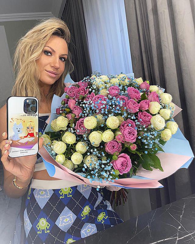 &quot;Цветы ЗАГСом пахнут?&quot; Никитюк заинтриговала впечатляющим утренним сюрпризом