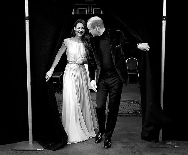 Чорно-біла романтика: Кейт Міддлтон і принц Вільям зачарували ніжністю в публічному місці