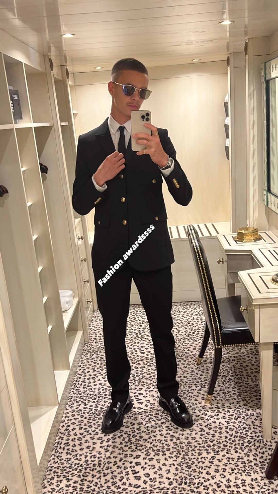 Деми Мур, Дуа Липа, Кейт Бекинсейл и другие: топ-10 лучших образов Fashion Awards 2021