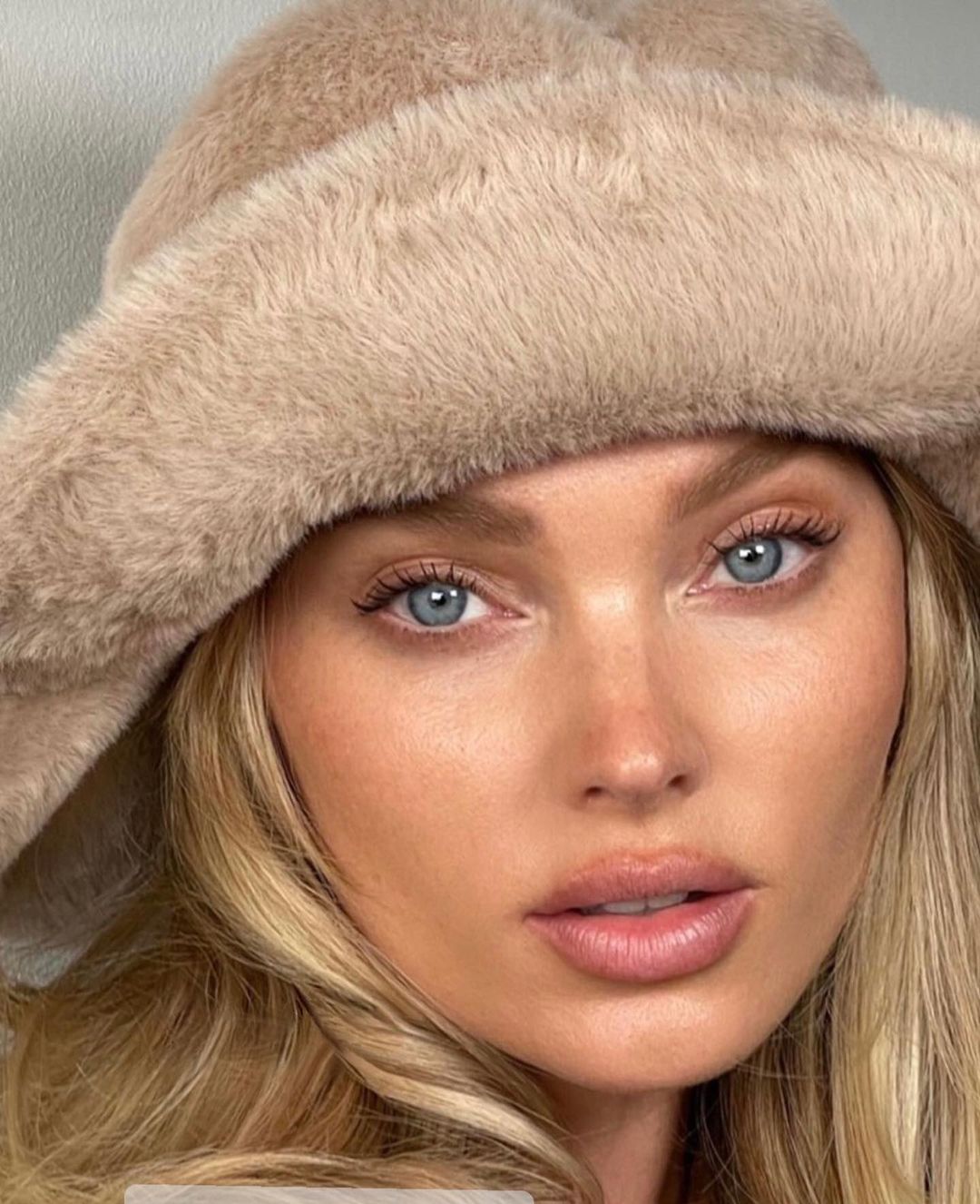 Самые модные головные уборы от Ruslan Baginskiy, которые выбирают звезды в этом сезоне