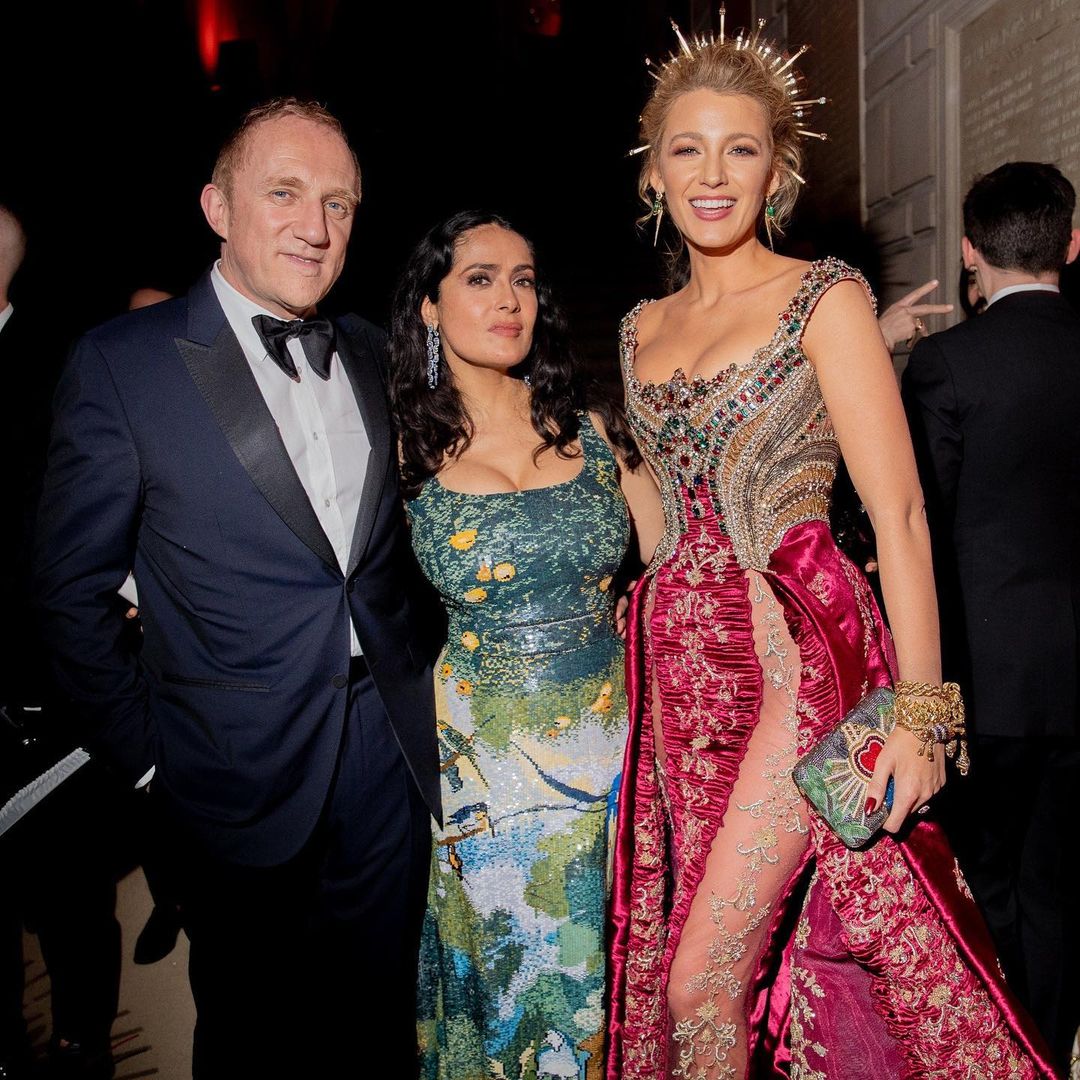 Королева красной дорожки: Сальма Хайек похвасталась роскошной фигурой