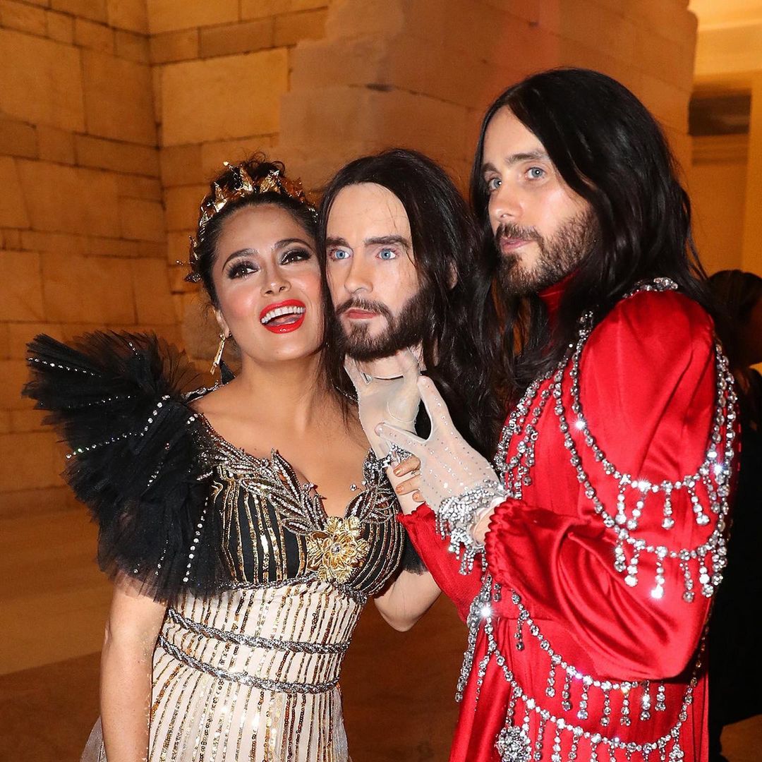 Королева красной дорожки: Сальма Хайек похвасталась роскошной фигурой