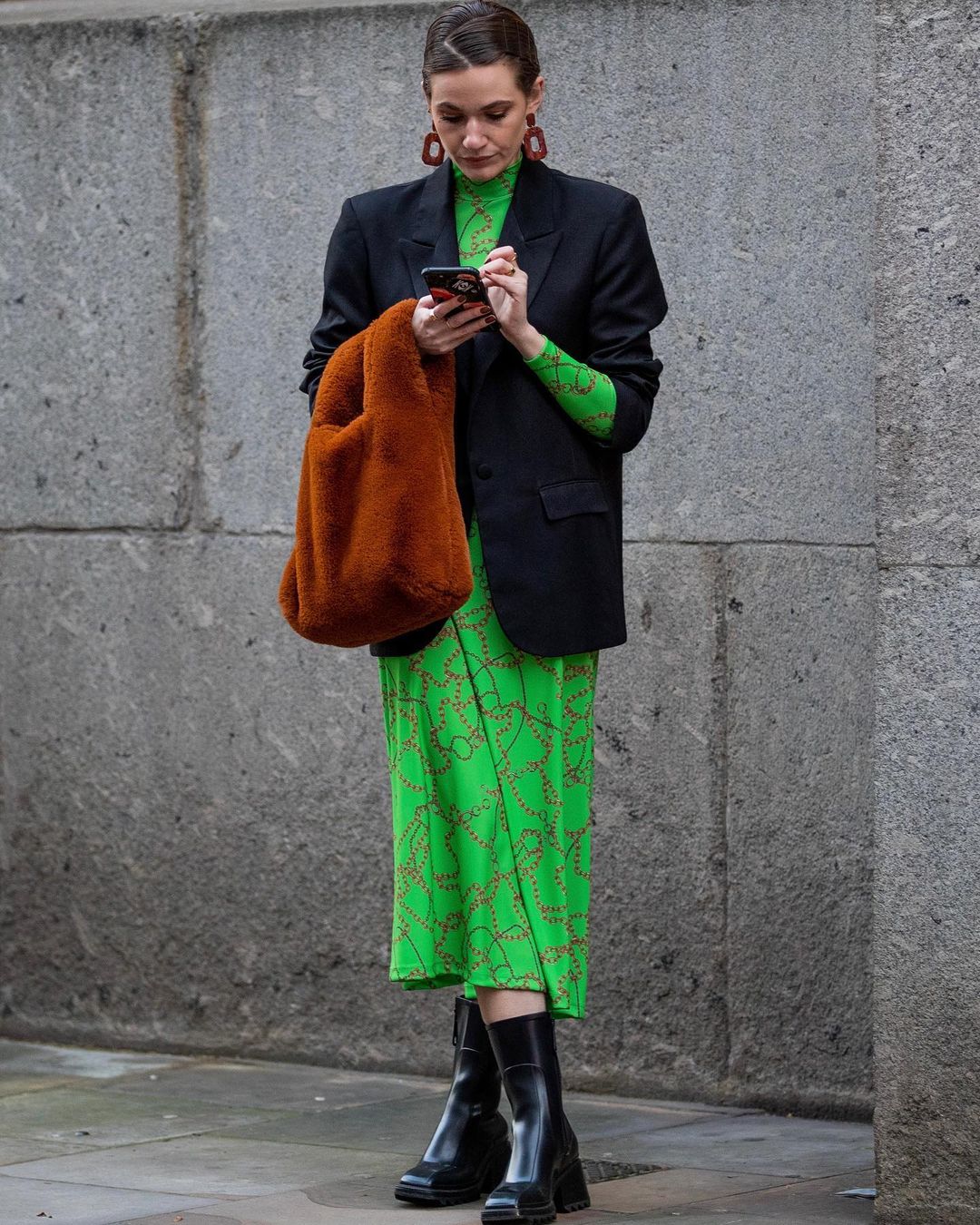 Стритстайл на Неделе моды осень-зима 2022 в Лондоне: лучшие образы