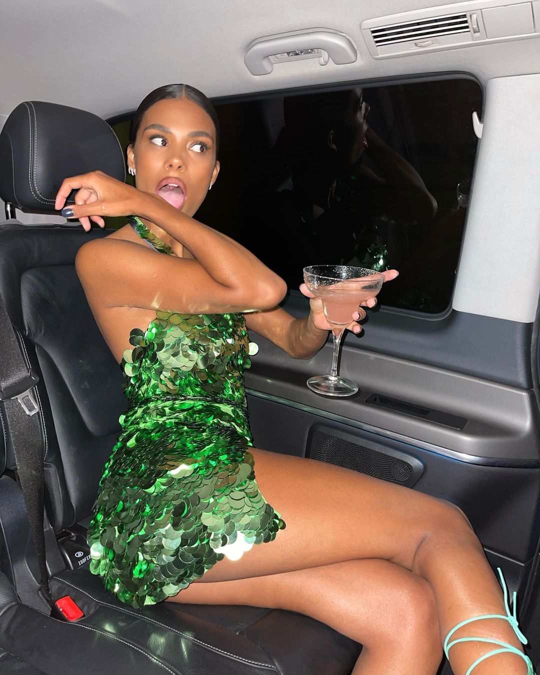 В об'єктиві чоловіка: Тіна Кунакі засипала мережу гарячими постільними фото