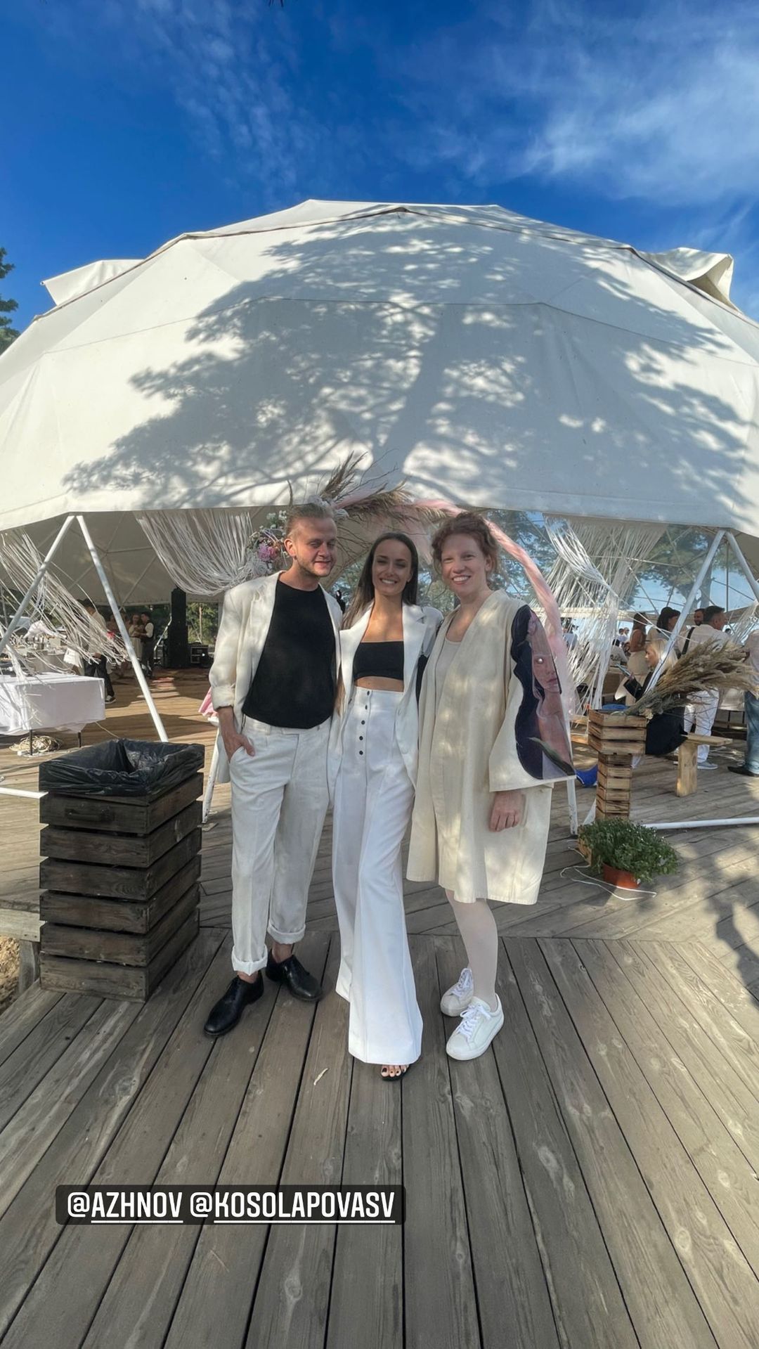 Мишину и Эллерта внезапно застукали на свадьбе: актриса словила букет невесты