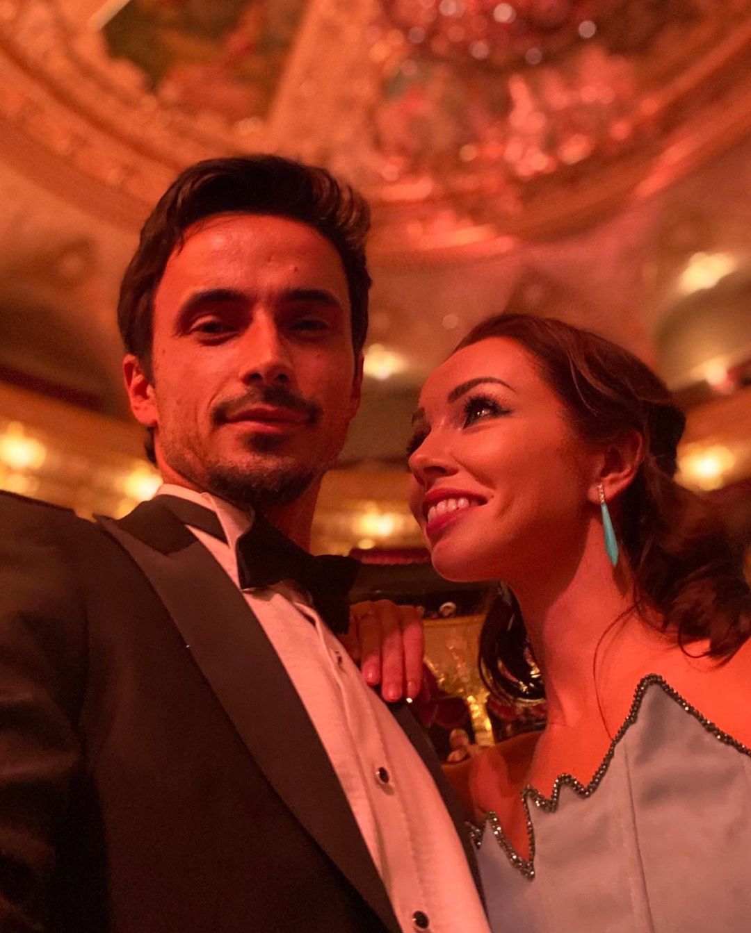 Чоловік Кухар зізнався, що умовив дружину зробити і показав розкішний світський вихід