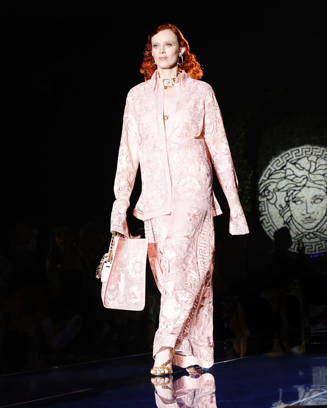 Наомі Кемпбелл, Кейт Мосс та інші зірки 90-х вийшли на подіум: як і раніше прекрасні