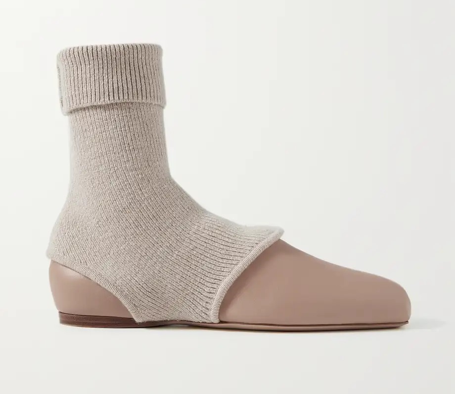 Неонові мюлі і в'язані кеди: 6 незвичайних варіантів взуття сезону весна-літо 2022