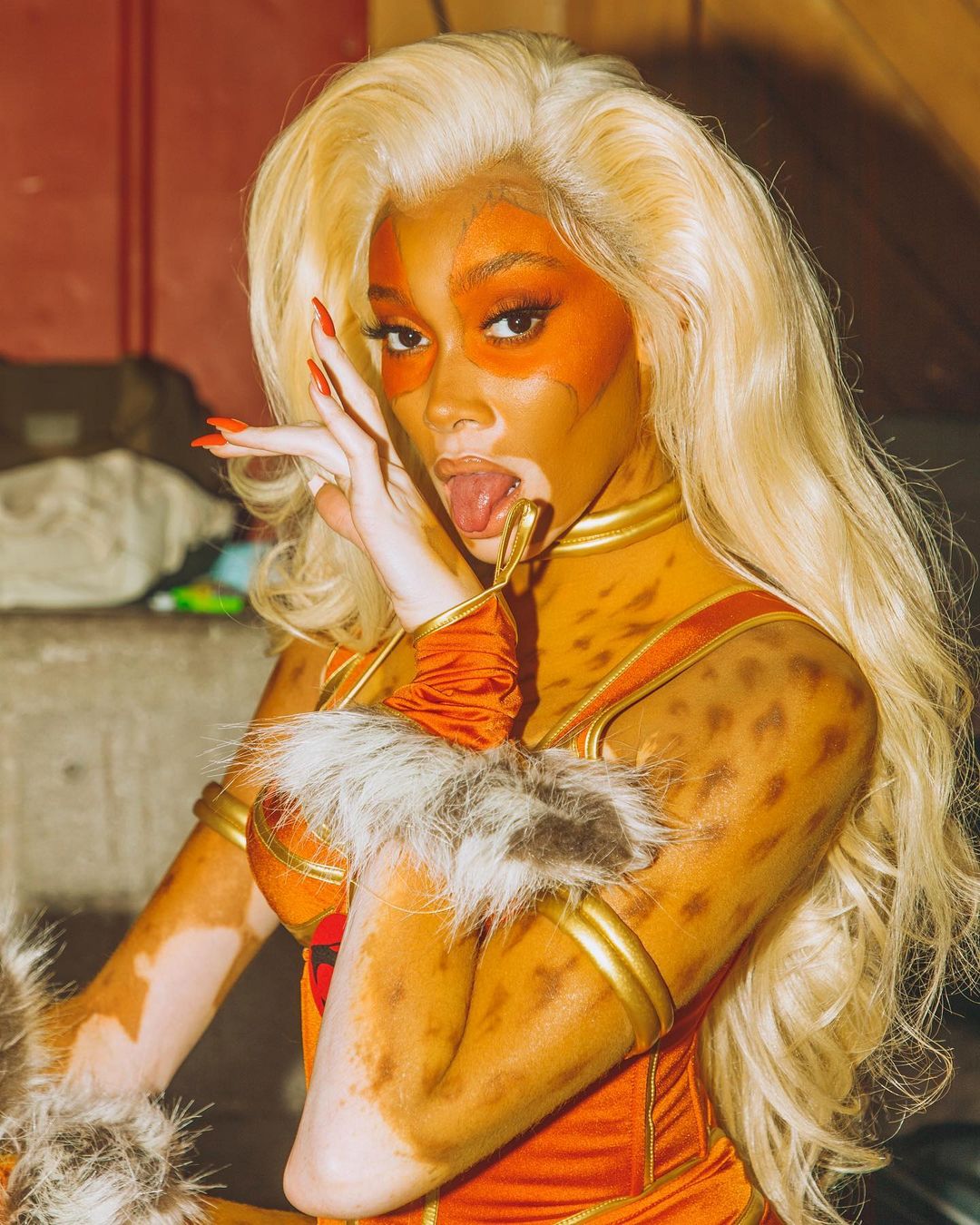 Просто жуть: топ-7 самых нелепых нарядов на Хэллоуин от звезд шоу-бизнеса