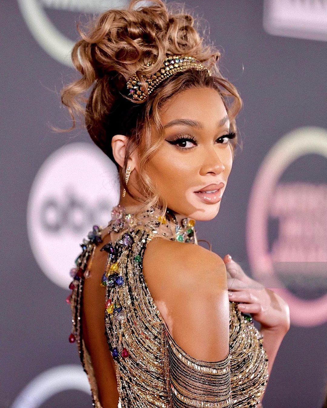 Не впізнати: знамениті брюнетки, які раптом вирішили стати блондинками