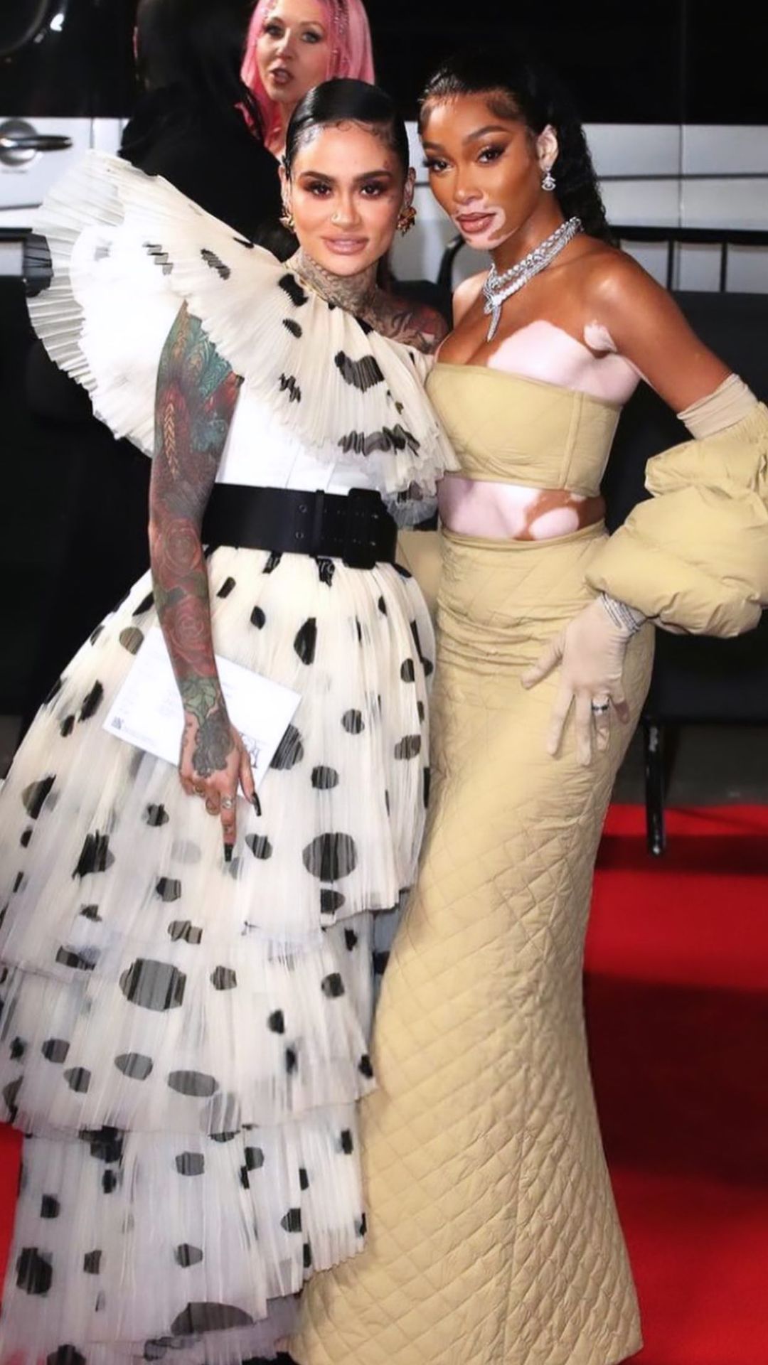 Деми Мур, Дуа Липа, Кейт Бекинсейл и другие: топ-10 лучших образов Fashion Awards 2021